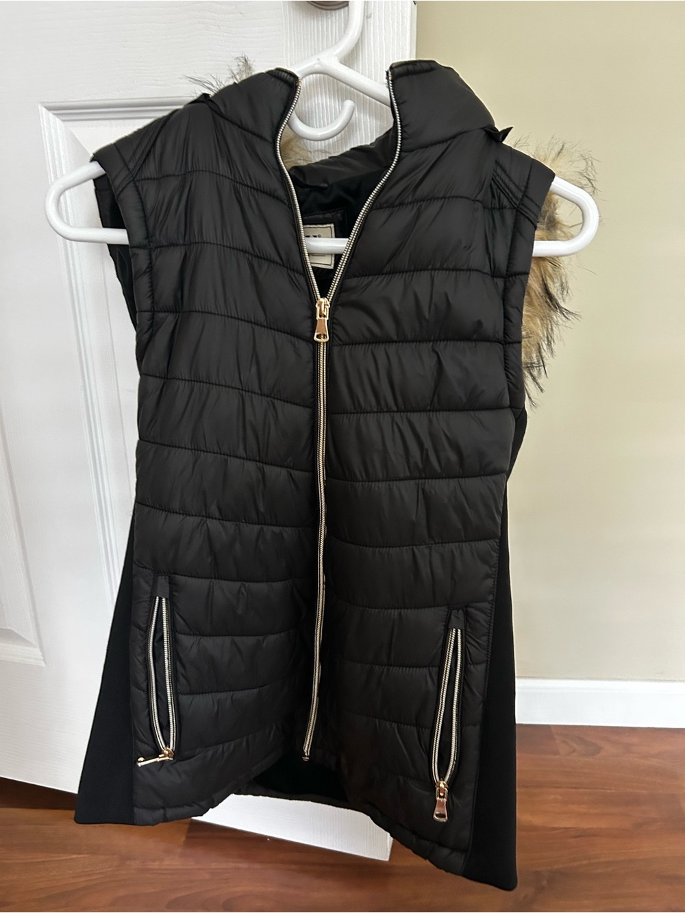 YMI Black Quilted Sleeveless Puffer Vest with Faux Fur Trim